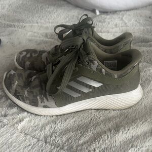 Adidas Edge Lux Olive Camo
Sneakers